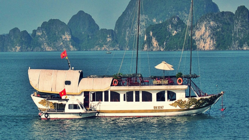 Valentine Premium Private Cruise Halong Bay